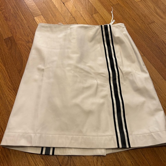 NWOT GENUINE LEATHER WORTH mini skirt.size 6 - Picture 2 of 6